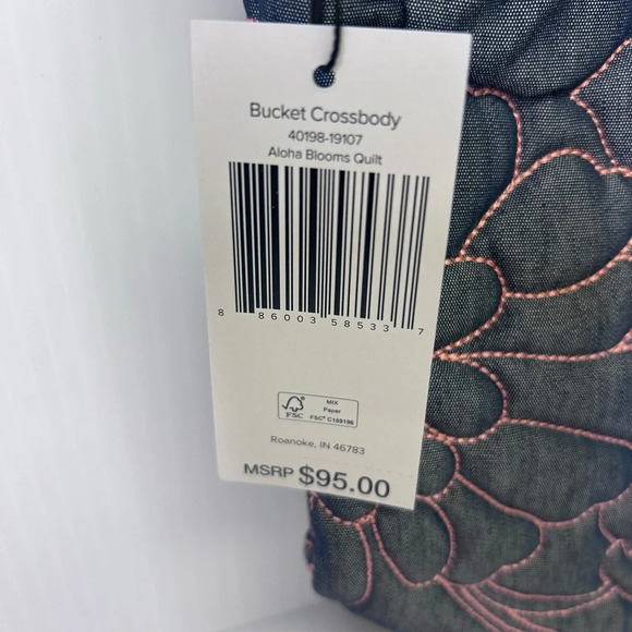 🩷”Vera Bradley”NWT Aloha Blooms Quilt Ultralight Bucket Crossbody Bag💙 - Picture 7 of 11